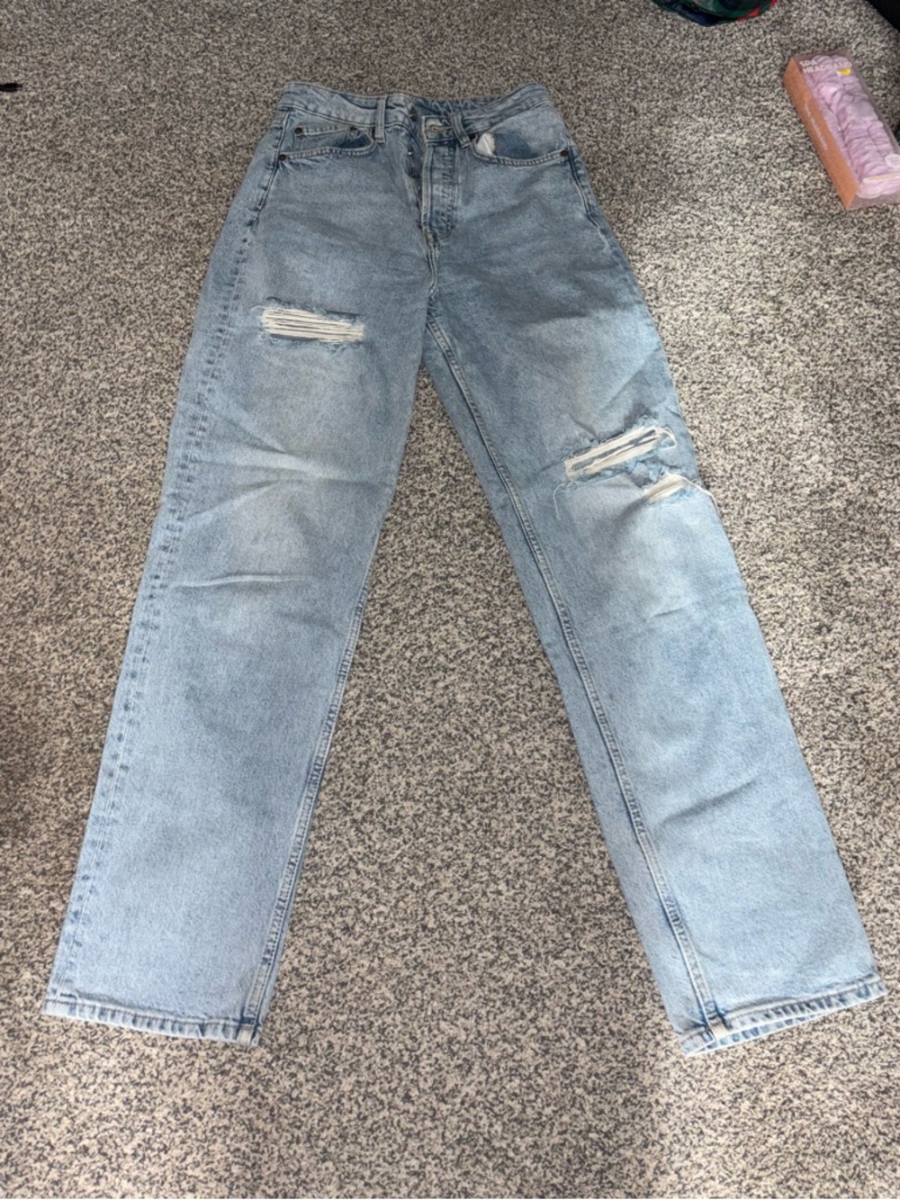 Divided Light Blue Washed Denim Jeans with Gold Stitching
